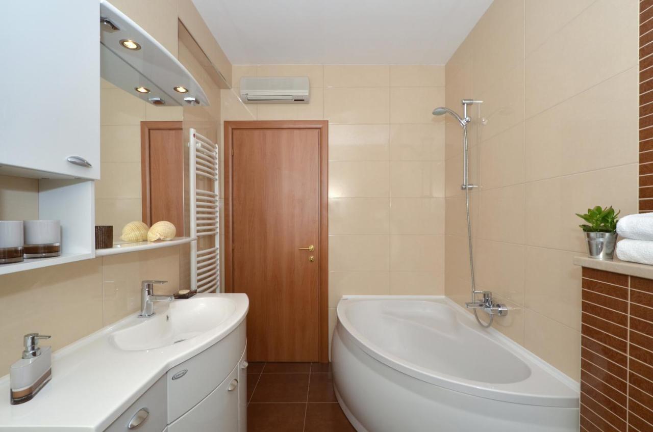 Apartmani Adela Solin Buitenkant foto