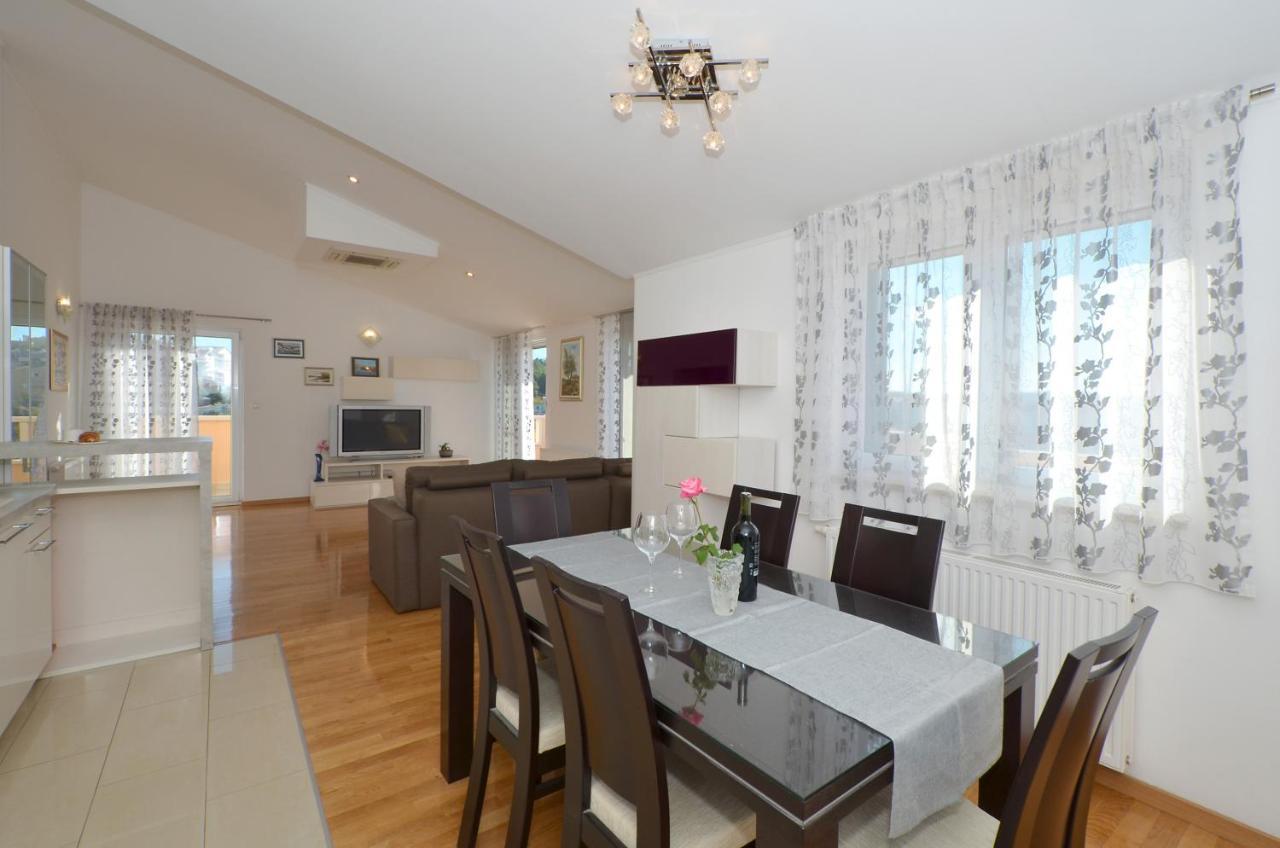 Apartmani Adela Solin Buitenkant foto