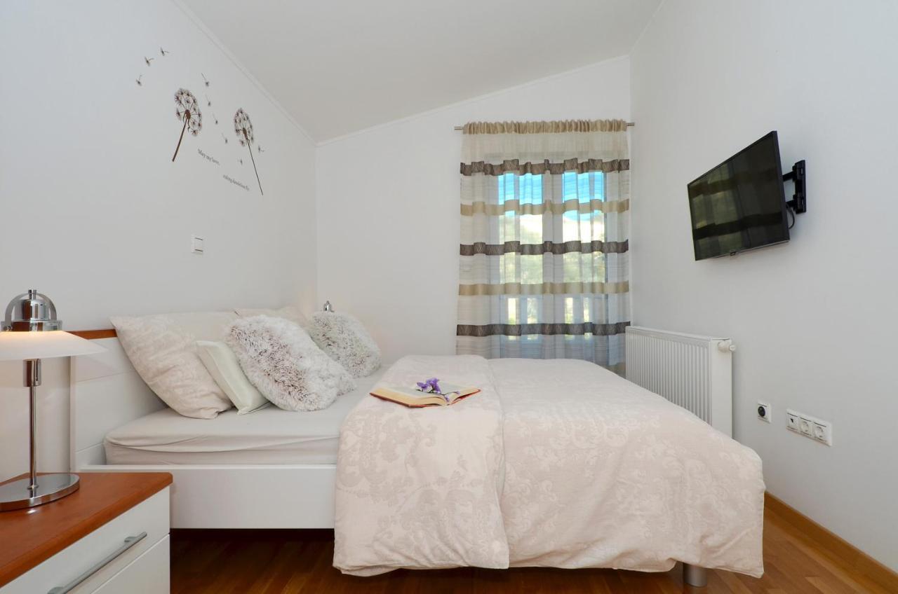 Apartmani Adela Solin Buitenkant foto