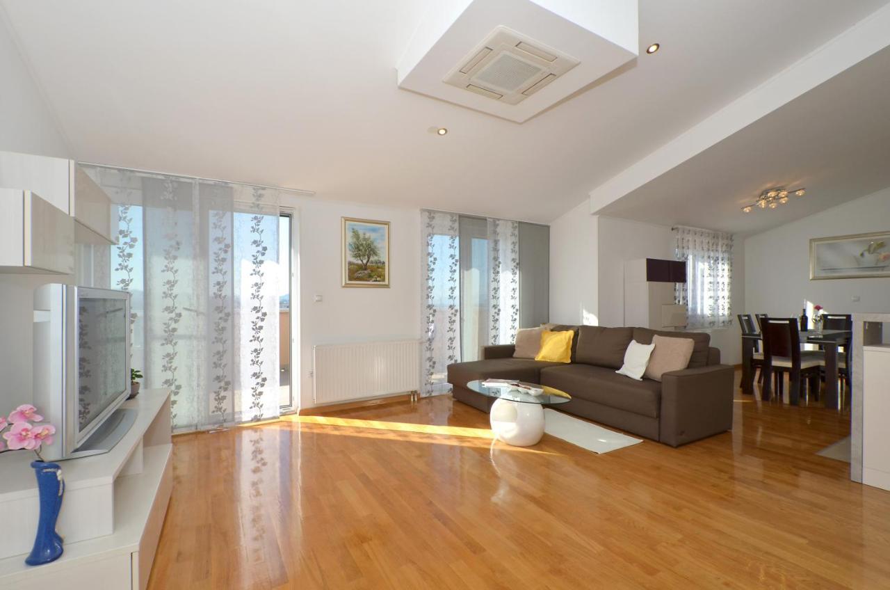 Apartmani Adela Solin Buitenkant foto