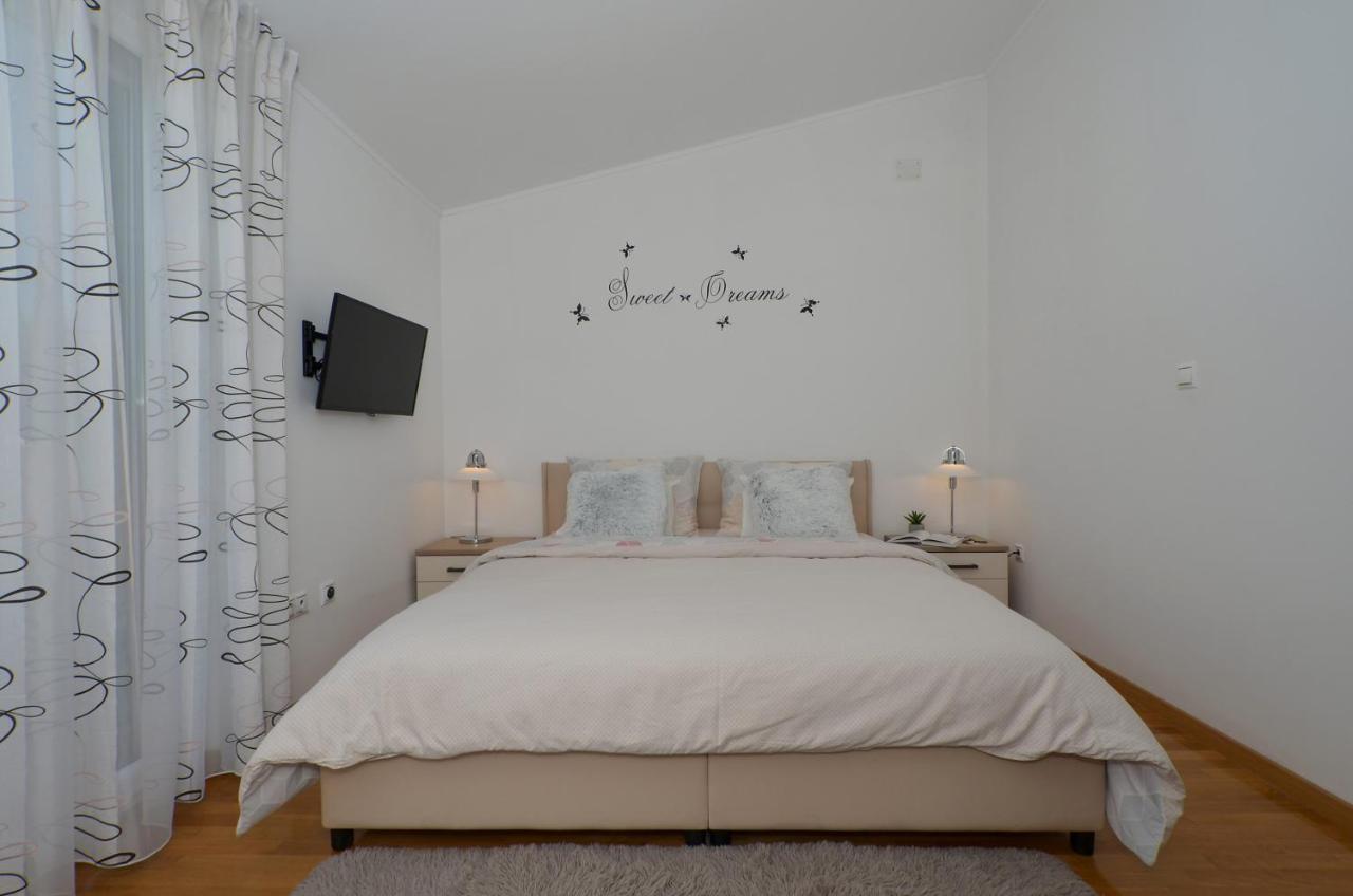 Apartmani Adela Solin Buitenkant foto