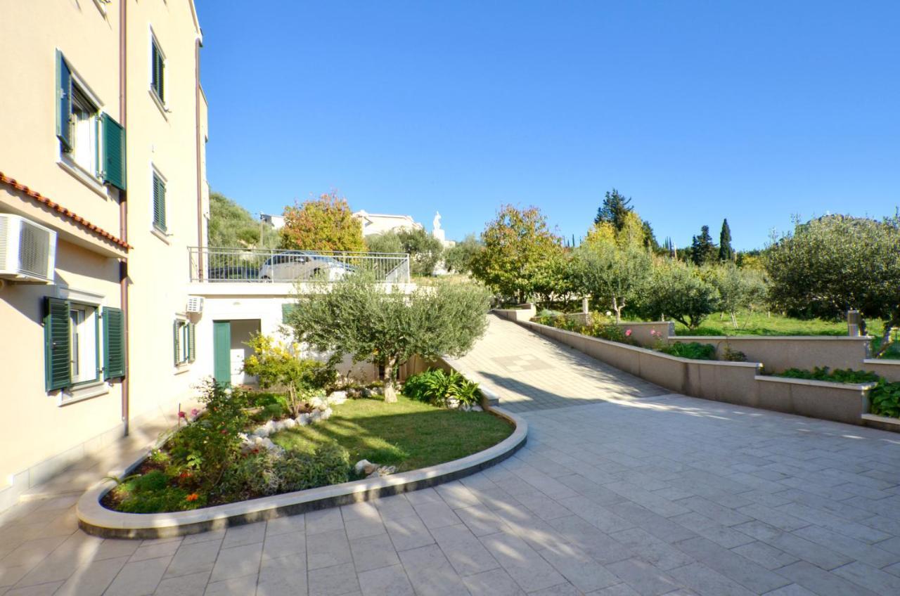 Apartmani Adela Solin Buitenkant foto