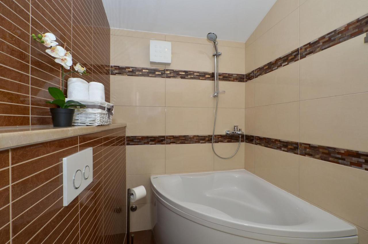Apartmani Adela Solin Buitenkant foto