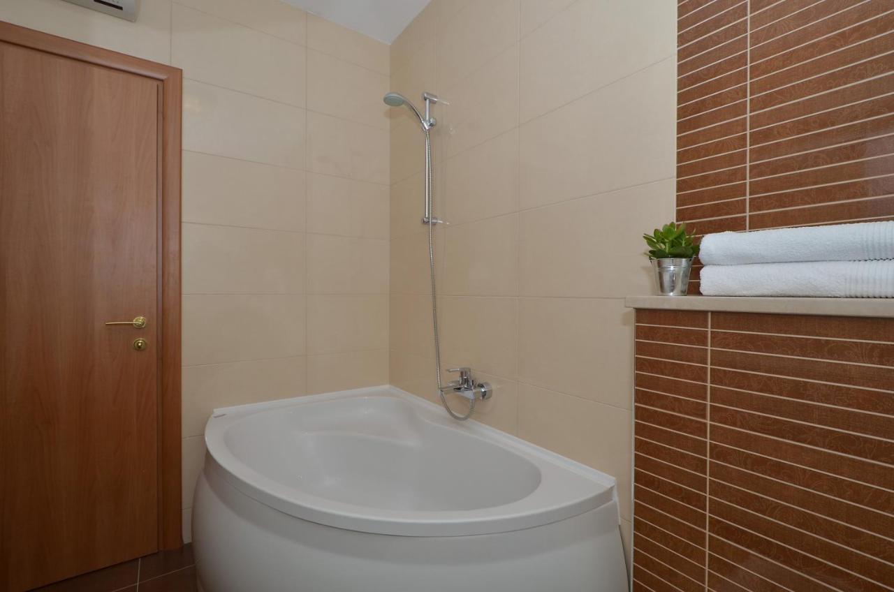 Apartmani Adela Solin Buitenkant foto