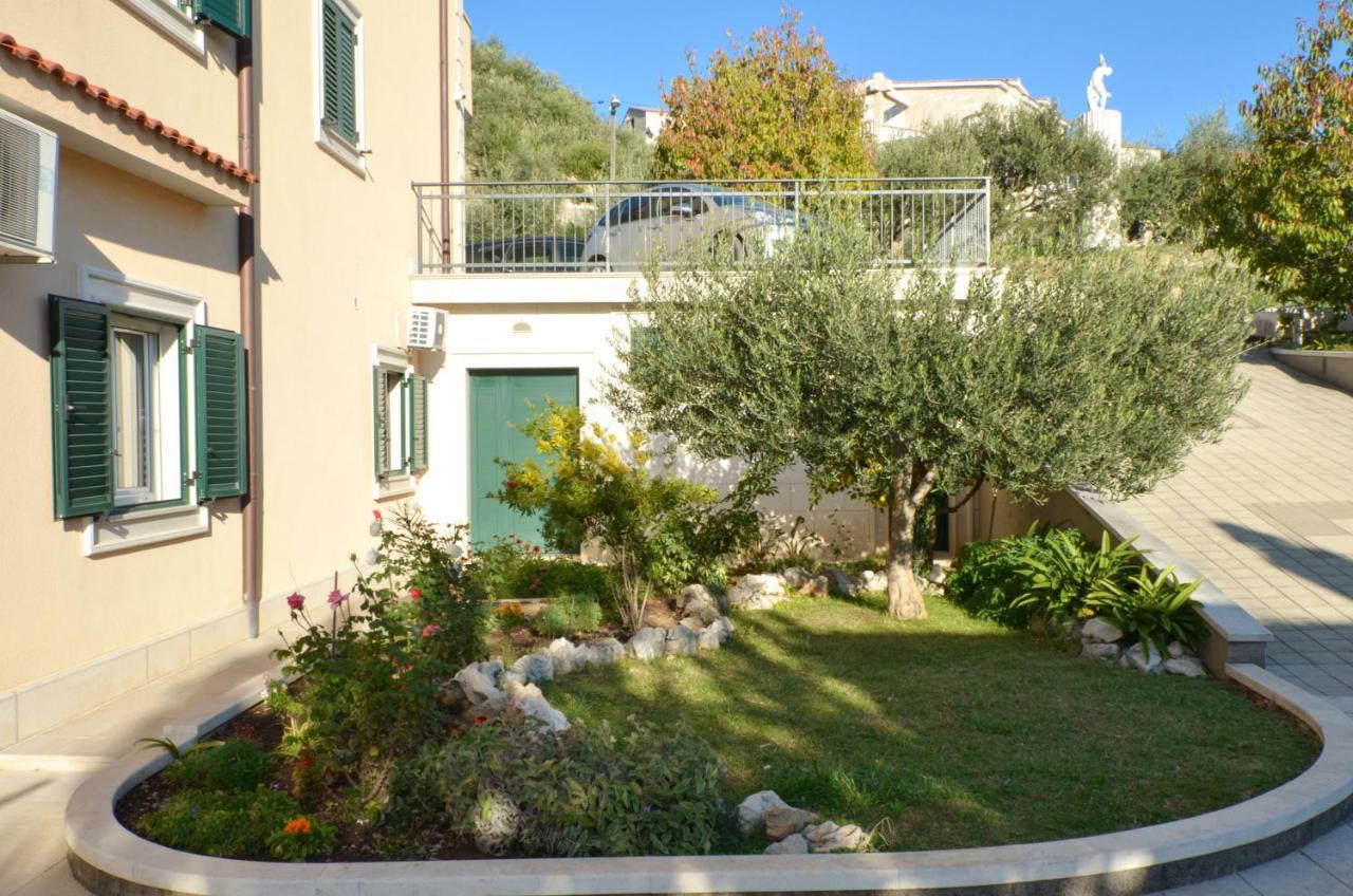 Apartmani Adela Solin Buitenkant foto